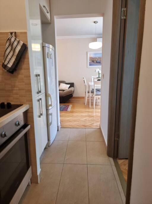 Apartman Cozy Next To Bus And Train Station
