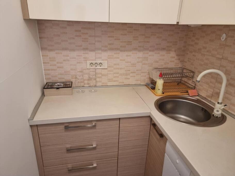 Cozy Next To Bus And Train Station Apartman *