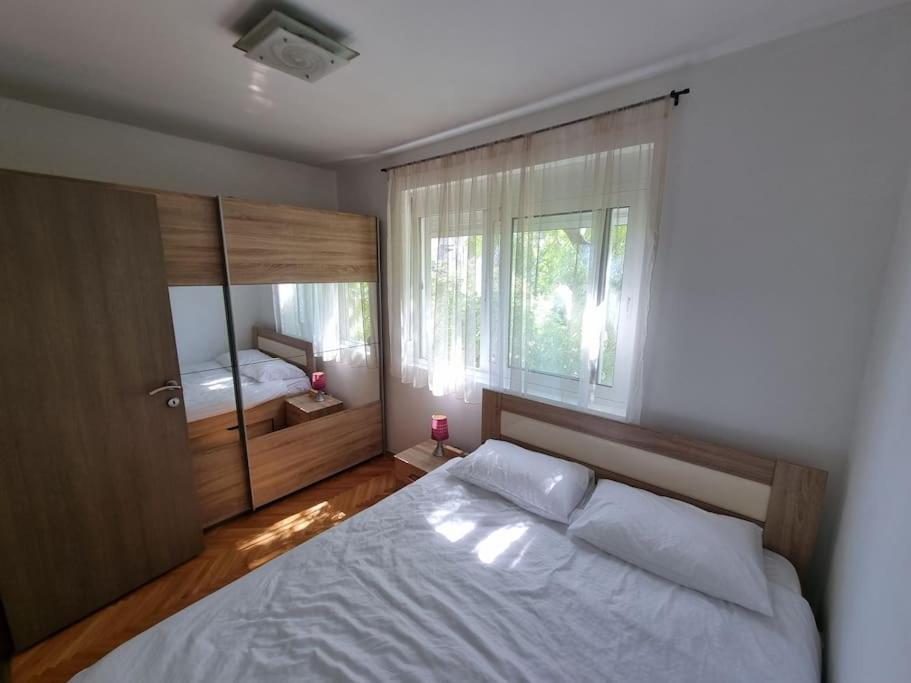 דירה Cozy Next To Bus And Train Station פודגוריצה