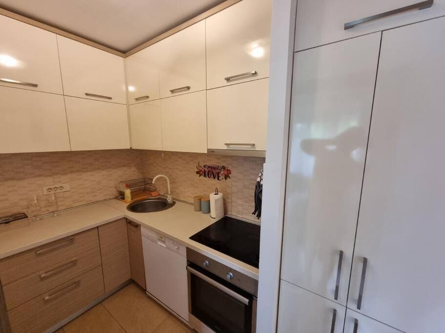 דירה Cozy Next To Bus And Train Station *